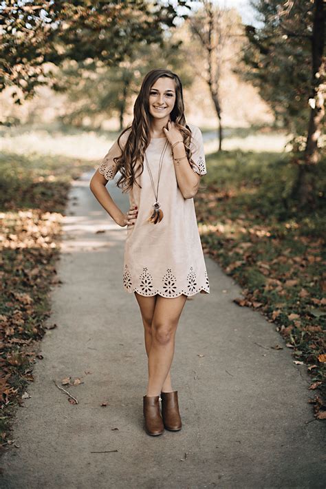 senior photo outfit ideas 2023|cute senior picture outfits.